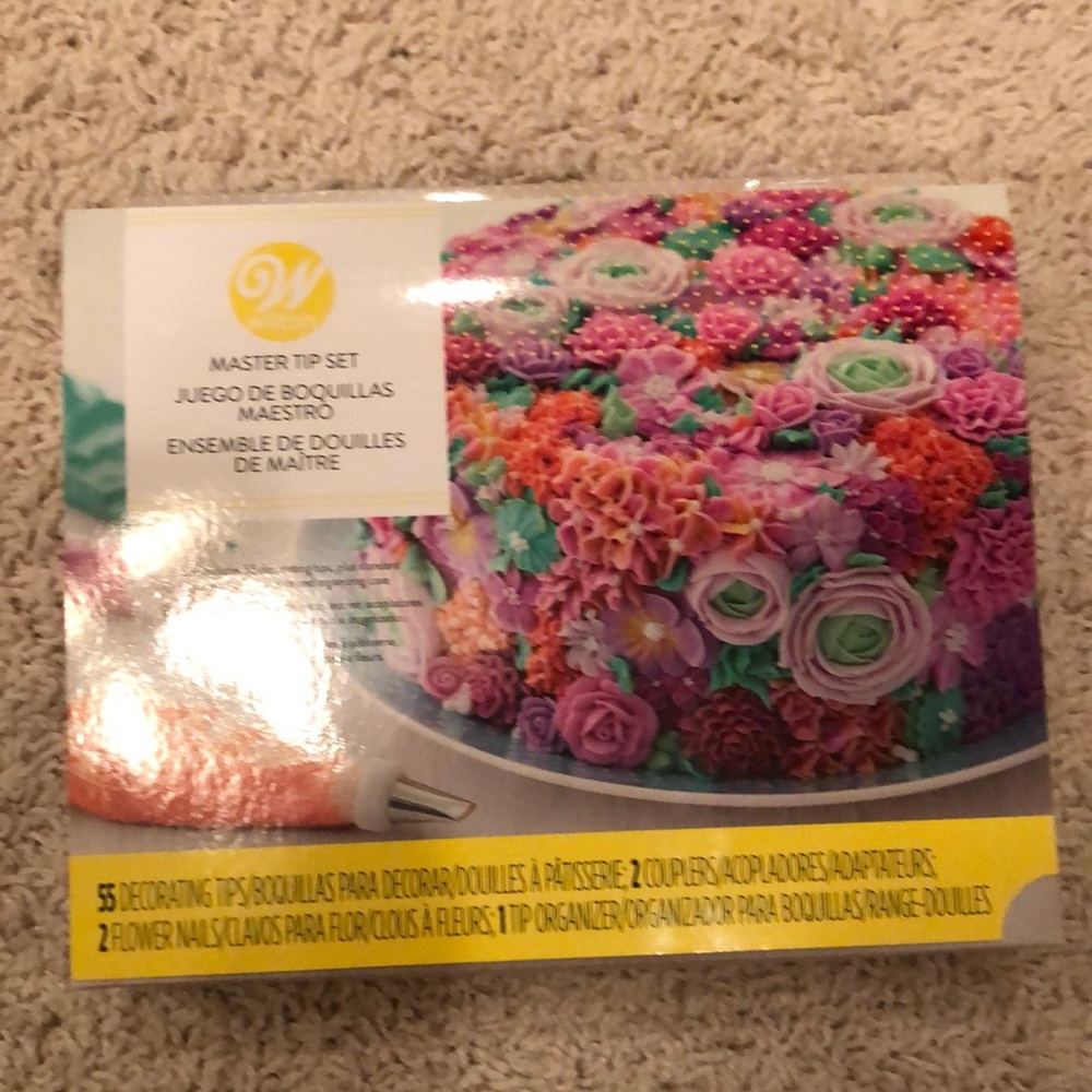 Cake decorating  set